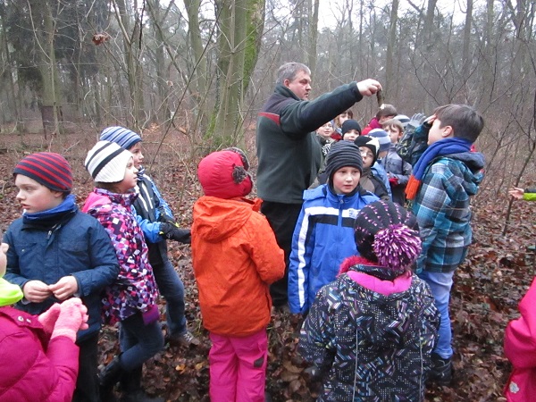 Unterricht im Wald mit Herrn Kademann